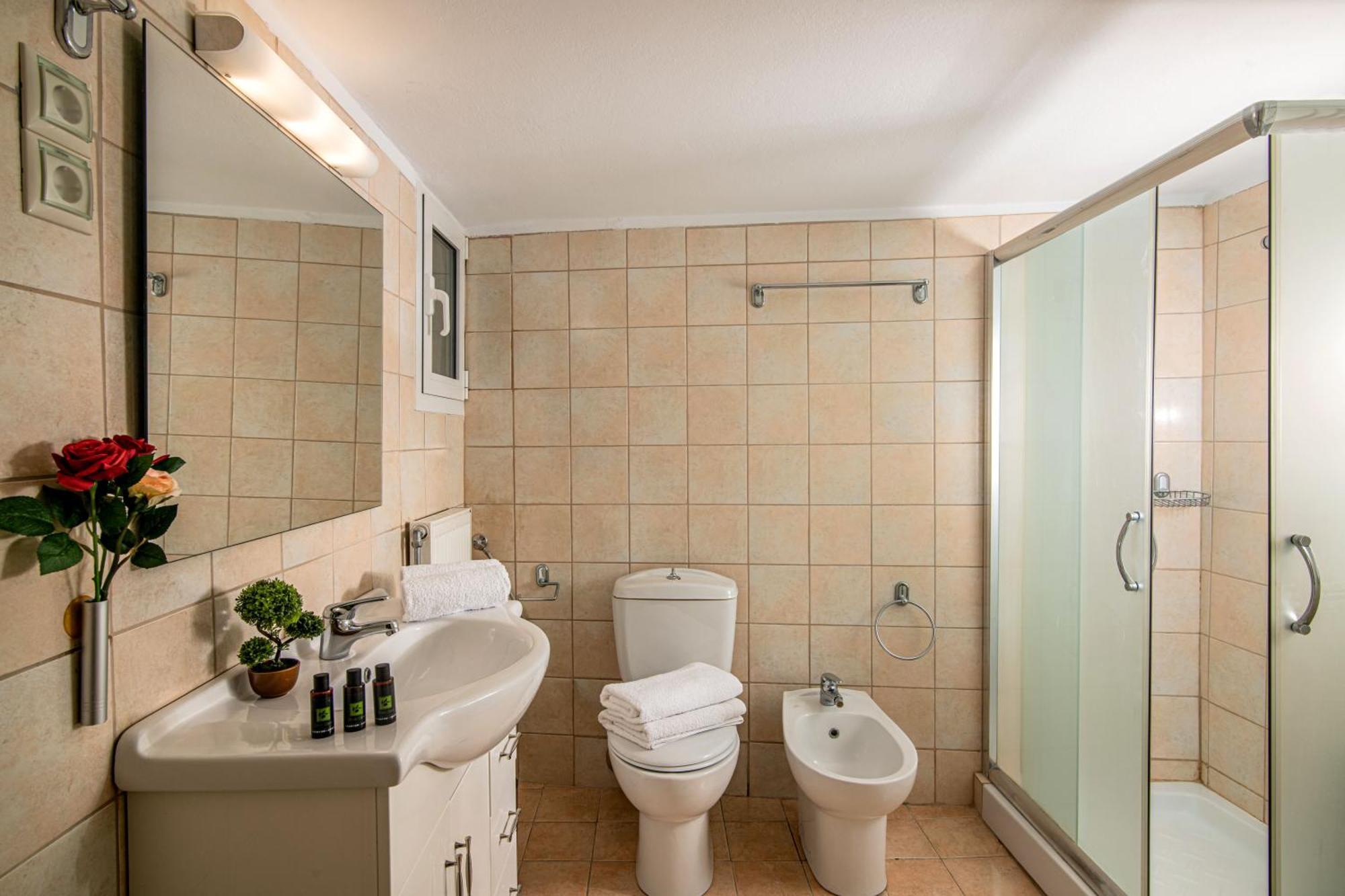 Central Double Bedroom Apartment Heraklion  Екстер'єр фото